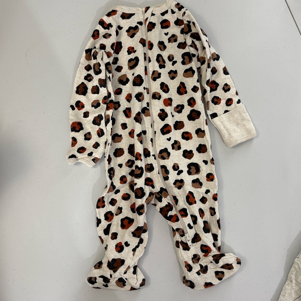 NWOT LEOPARD FOOTIES
